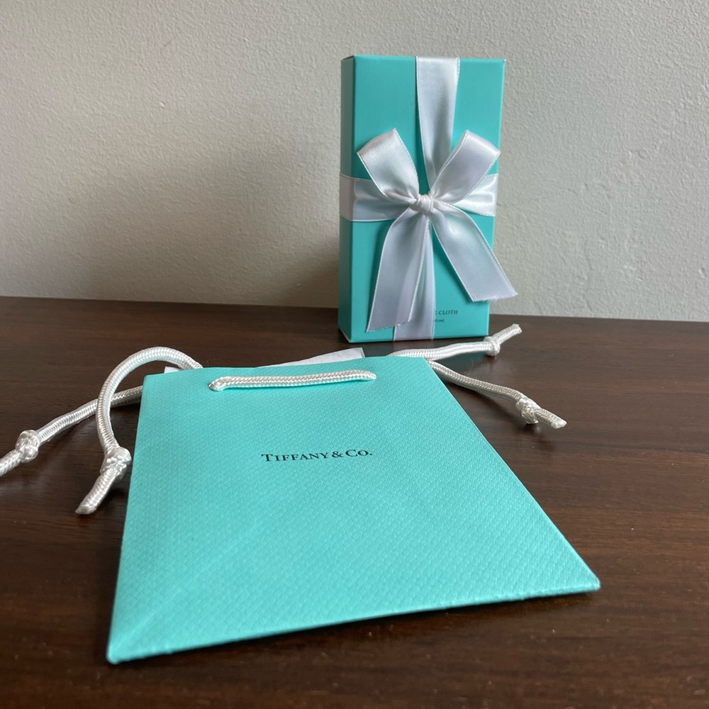 !!NIB!! Tiffany & Co. Polishing Cloth 18 x 18 - Giftable!!
